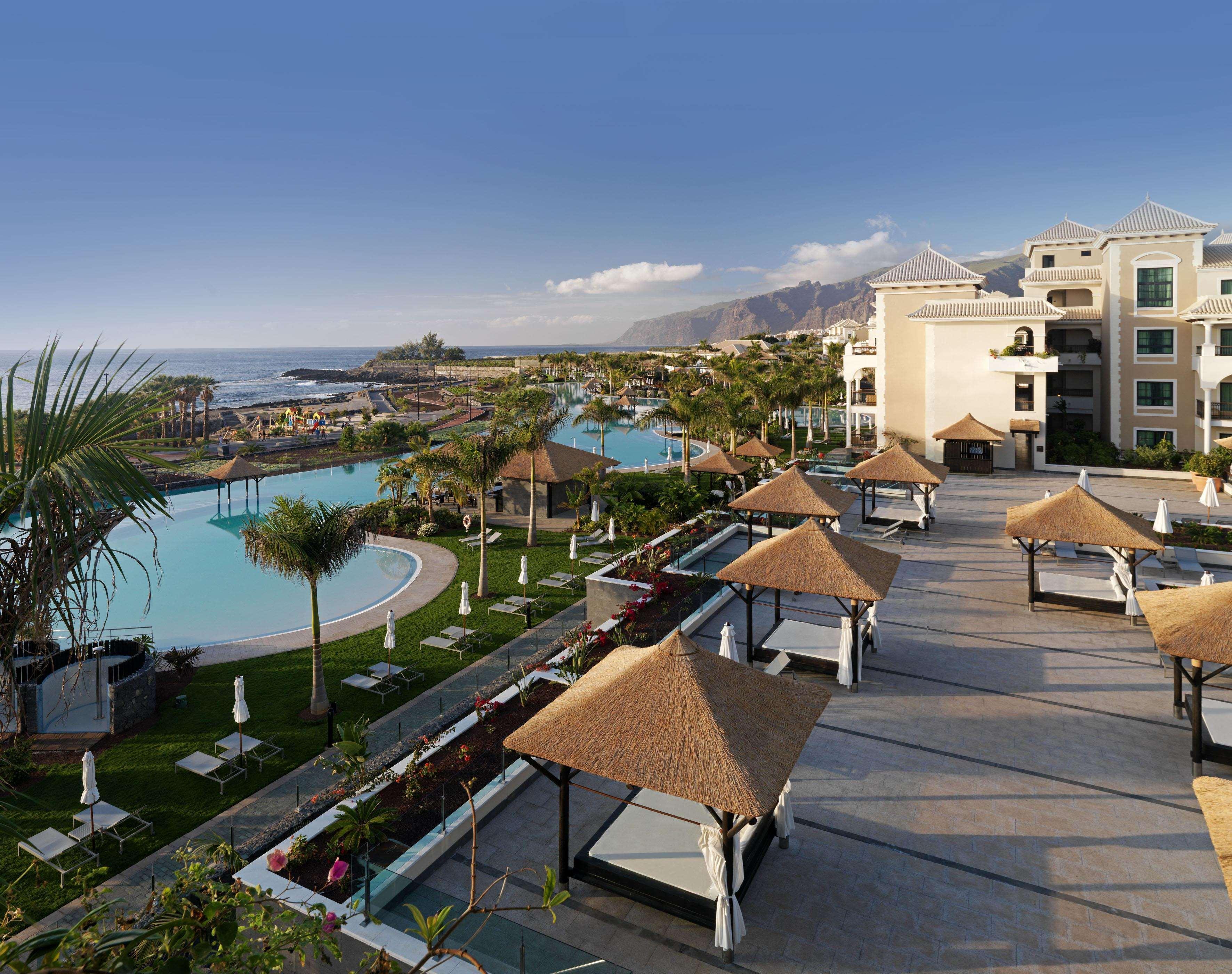 منتجع وسبا جران ميليا بالاسيو دي إيزورا Alcalá la Real المظهر الخارجي الصورة The resort's swimming pools