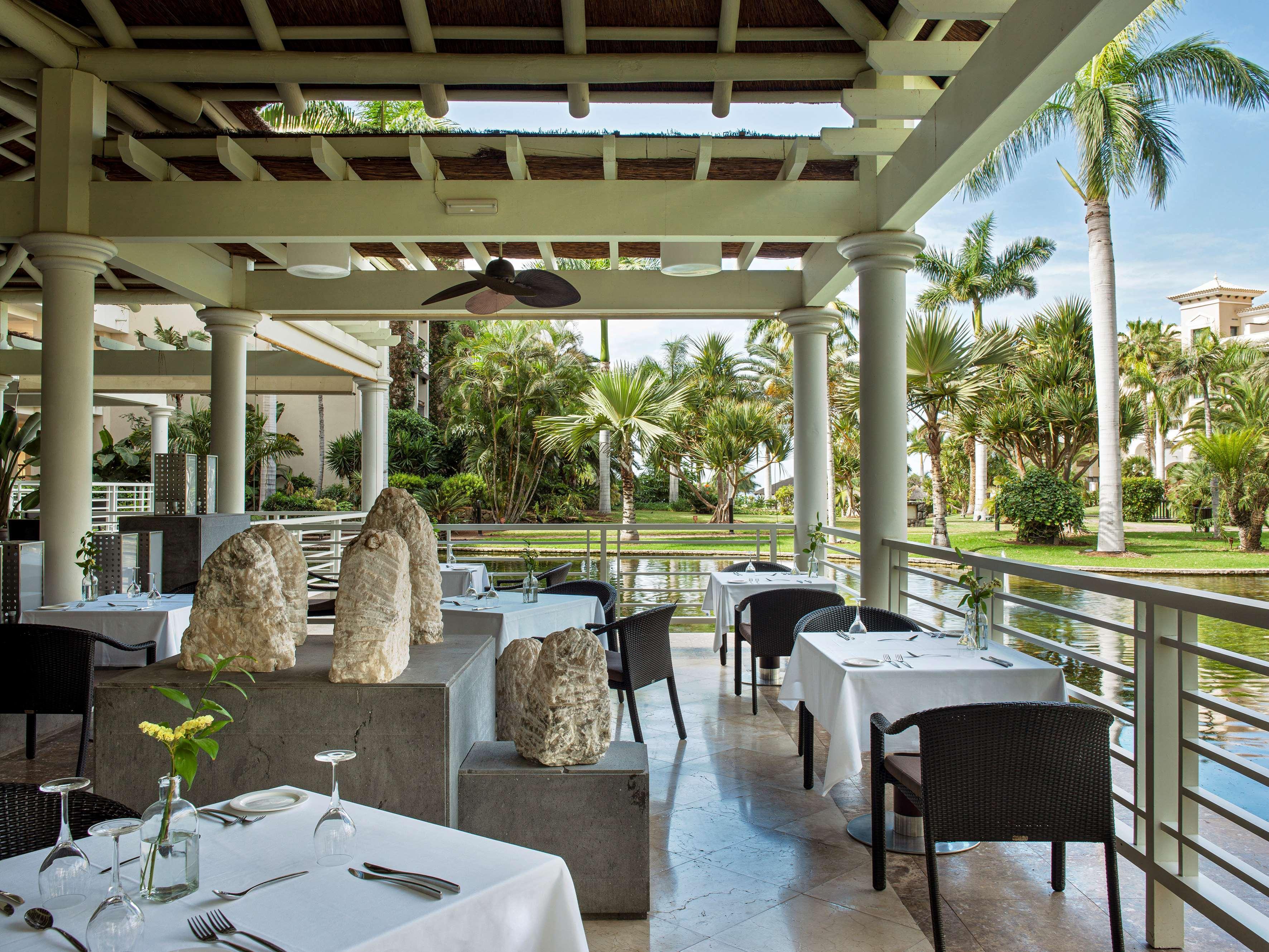 منتجع وسبا جران ميليا بالاسيو دي إيزورا Alcalá la Real المظهر الخارجي الصورة Restaurant at the Hard Rock Hotel