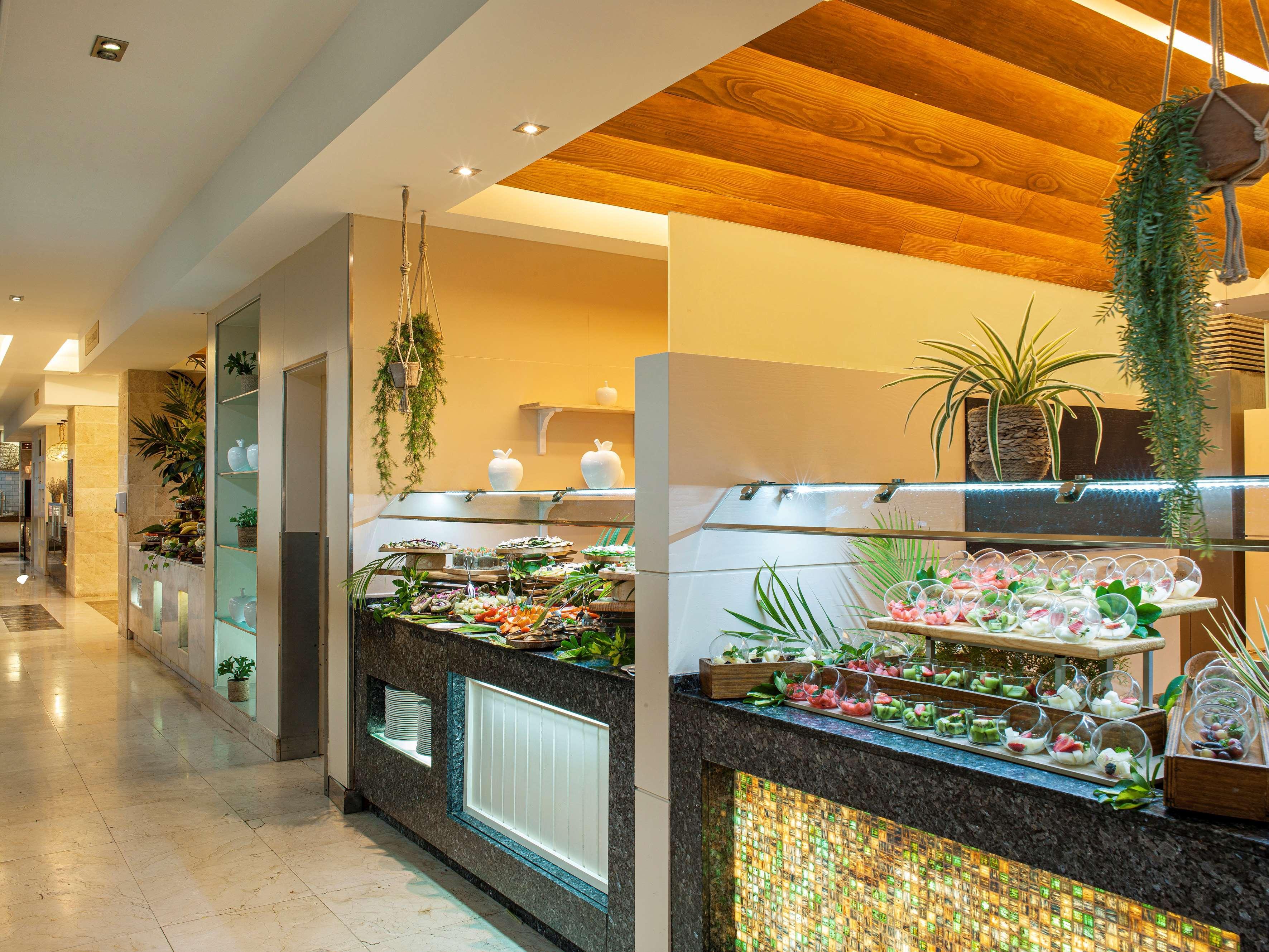 منتجع وسبا جران ميليا بالاسيو دي إيزورا Alcalá la Real المظهر الخارجي الصورة A buffet at a hotel