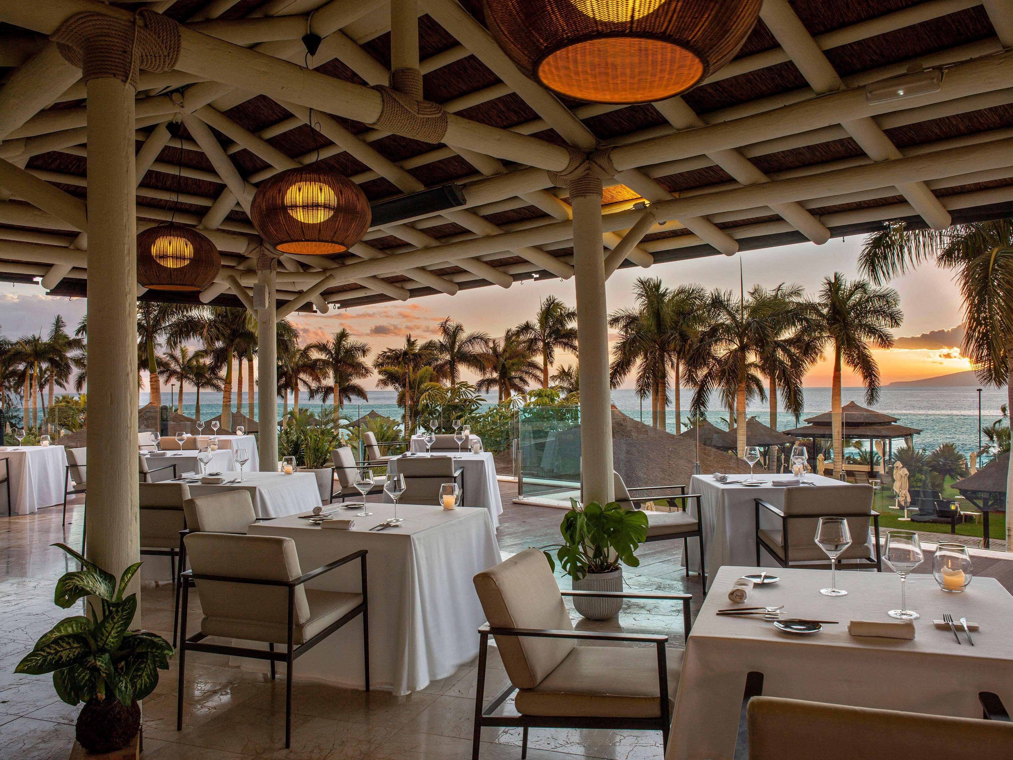 منتجع وسبا جران ميليا بالاسيو دي إيزورا Alcalá la Real المظهر الخارجي الصورة Restaurant at the Four Seasons Resort
