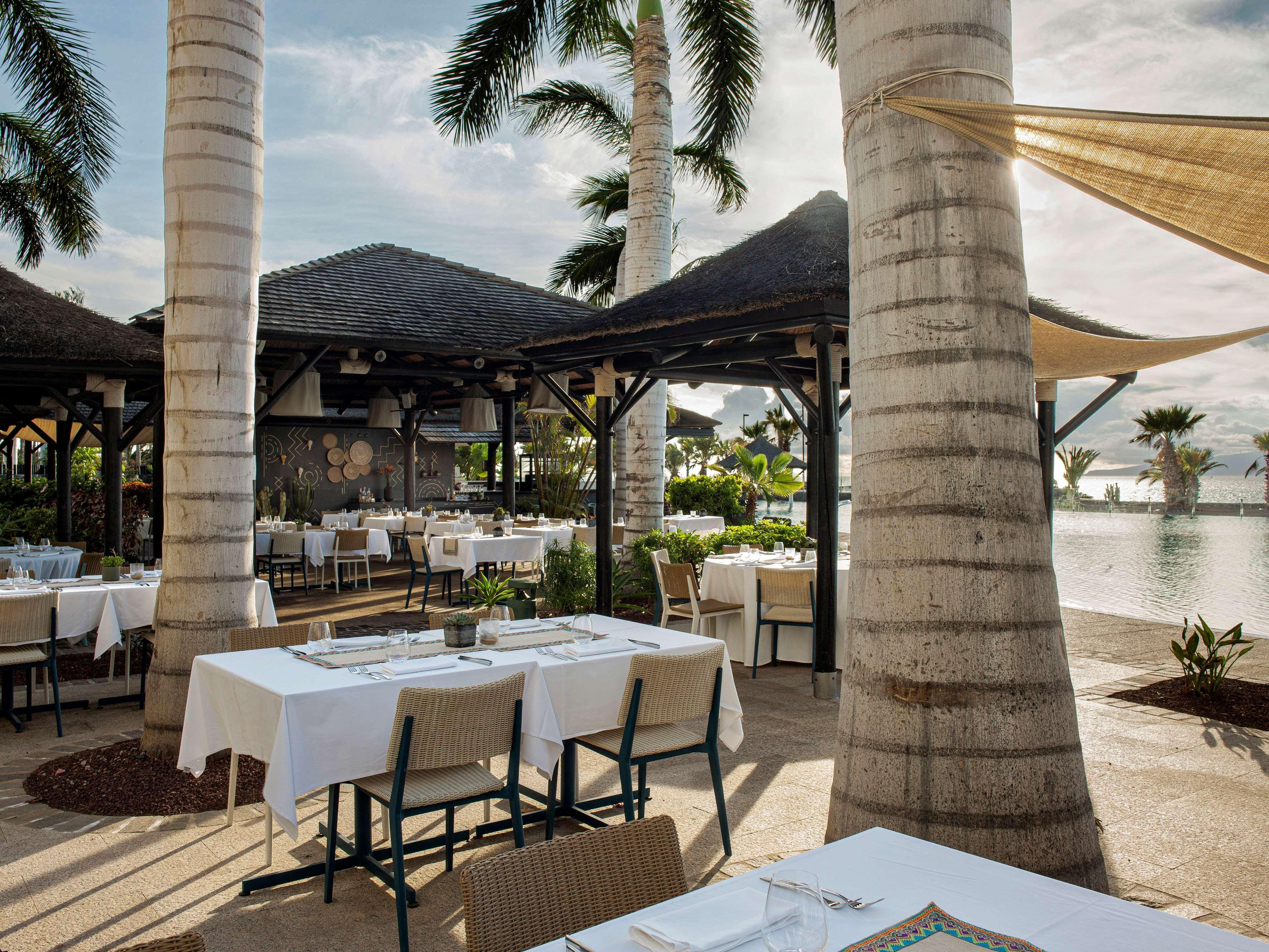 منتجع وسبا جران ميليا بالاسيو دي إيزورا Alcalá la Real المظهر الخارجي الصورة The Beach Club at Atlantis Paradise Island