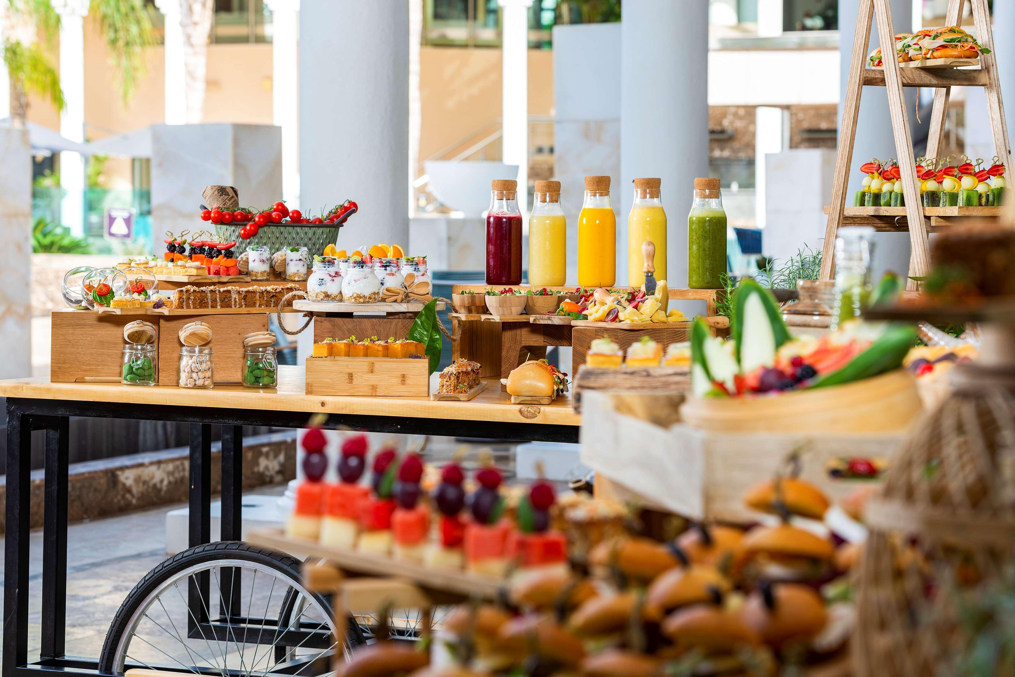 منتجع وسبا جران ميليا بالاسيو دي إيزورا Alcalá la Real المظهر الخارجي الصورة A buffet at a hotel