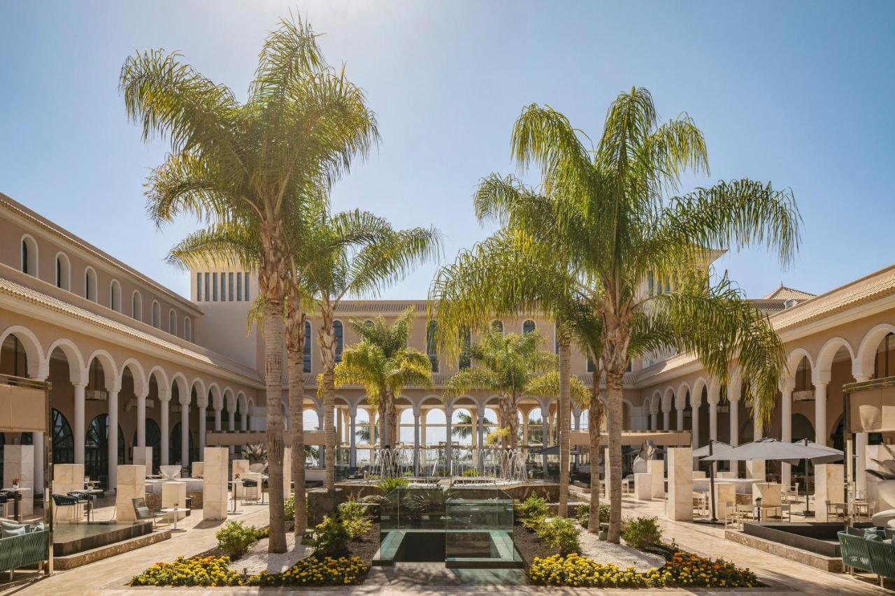 منتجع وسبا جران ميليا بالاسيو دي إيزورا Alcalá la Real المظهر الخارجي الصورة The hotel's courtyard